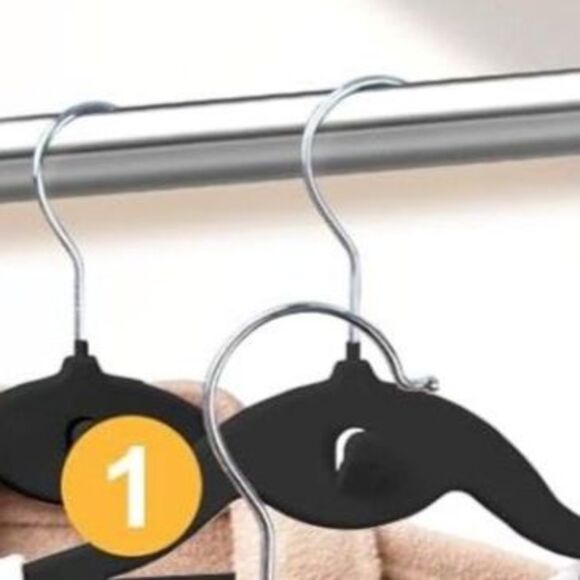 30 Premium Velvet Hangers 30 Pack Black Non Slip - Heavy duty Hook Swivel - Picture 4 of 6
